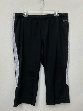 Reebok Black, White Straight Leg Pull On Track Capris Size XL Workout Walking